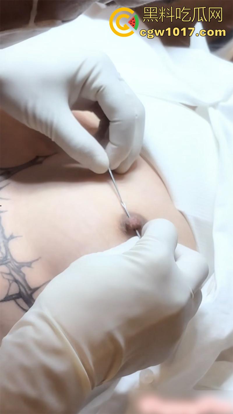 主人的新任务，反差黄毛精神小妹【puppy】，为讨好主人给奶头扎穿孔，安装乳钉撕心尖叫，玩的真野性啊！-5