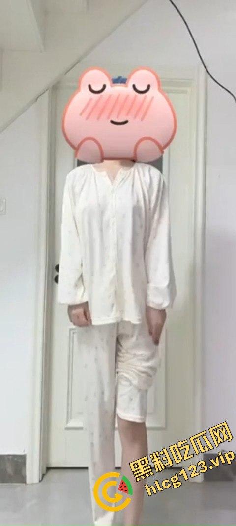 抖音80万网红【桃柒柒】裸舞玩出新花样！开灯关灯激凸擦边诱惑，粉丝炸锅内容已被隐藏！-3