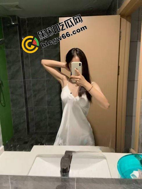 广州白云幼儿园清纯幼师【田梦】被渣男甩了狠踹，嫩逼私拍全漏光，奶子晃荡骚的勾人操烂她！-2