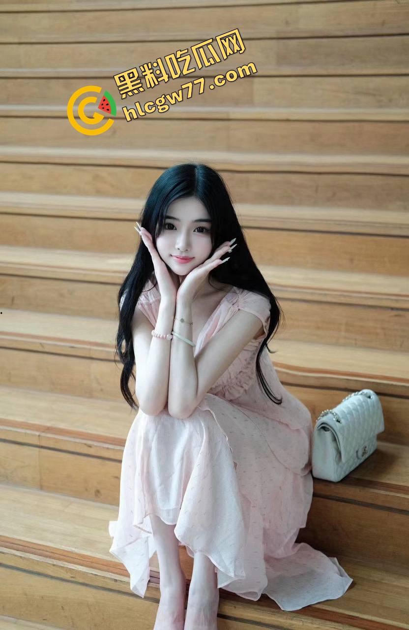 绿帽男爆料自家骚妻，19cm鸡巴酒店房内狂操暴露母狗本性，腿张成M型爽到抽搐！-4