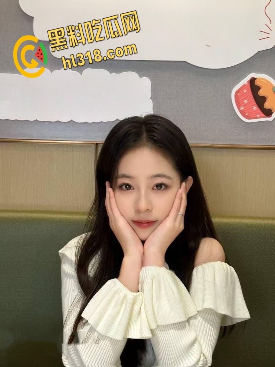 极品御姐【fabjous】，戴眼罩被男友全程录下，吃肉棒的样子太诱人，黑丝浴室被后入爆操  ！-6