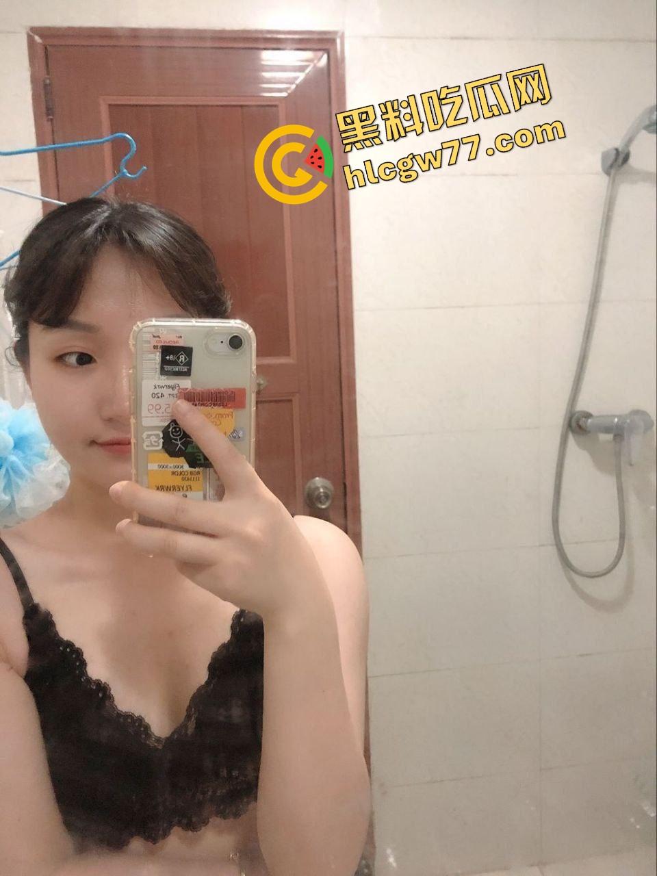 河南驻马店职高舞蹈小骚货『孙胥』男友一个眼神就跪下吃鸡巴，翘屁一拍就撅一条龙顺滑到射爆！-7