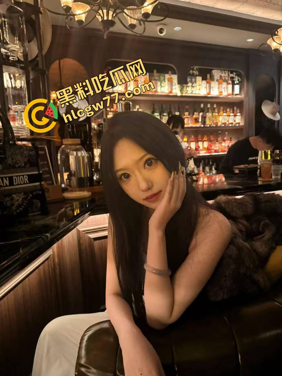 成都基佬发情发疯，丝袜伪娘点外卖勾引小哥爆菊，结果小哥直接跑路，全城菊花守门人笑疯了！-4