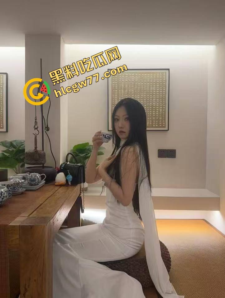 成都基佬发情发疯，丝袜伪娘点外卖勾引小哥爆菊，结果小哥直接跑路，全城菊花守门人笑疯了！-5