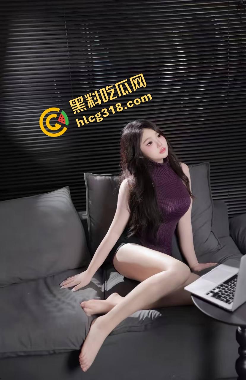 哥们透过玻璃偷拍车震，妹子嫩得像刚成年，结果让个死样男操了，哥们近距离偷拍画面曝光！-4