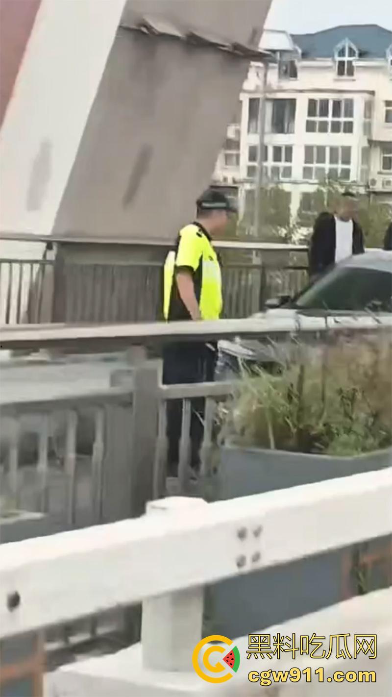 周口市沈丘网红桥跳河事件，准备结婚因彩礼商量不通，23岁男子跳河自杀，20多万彩礼逼走了他！-4