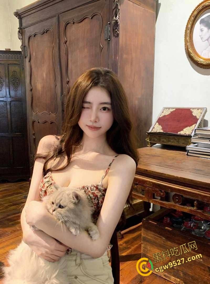 中国石油大学【董佳瑶】，背着男友偷情金主，中间消失跑路遭曝光，穿上制服被金主无套抽插！-2