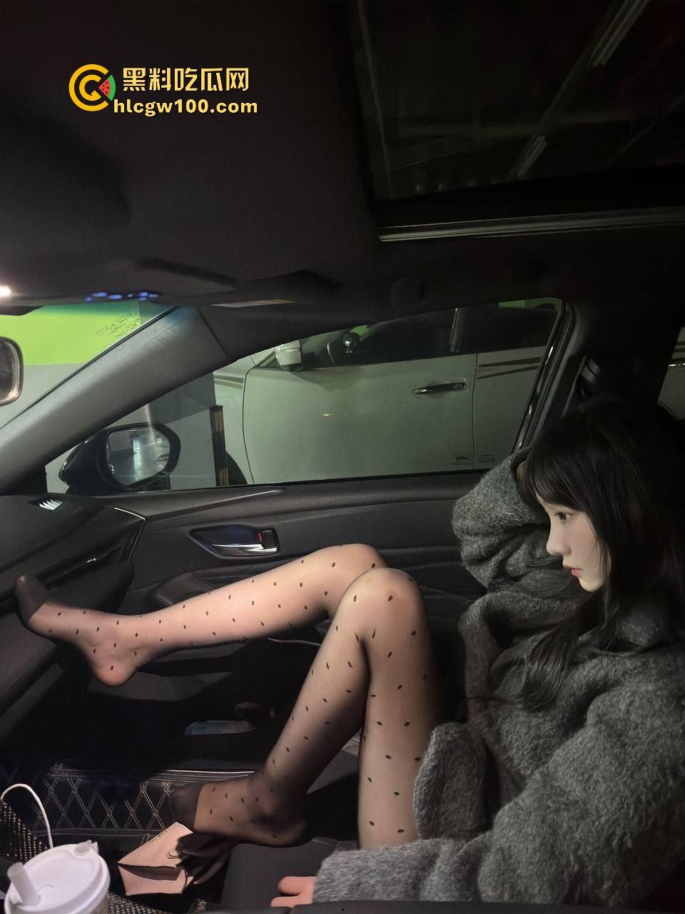 襄阳【冷佳桐】从害羞妹到骚浪货，交友平台聊来的嫩逼，插多了主动喊老公求操，舔逼还流黏液到嘴里！-4