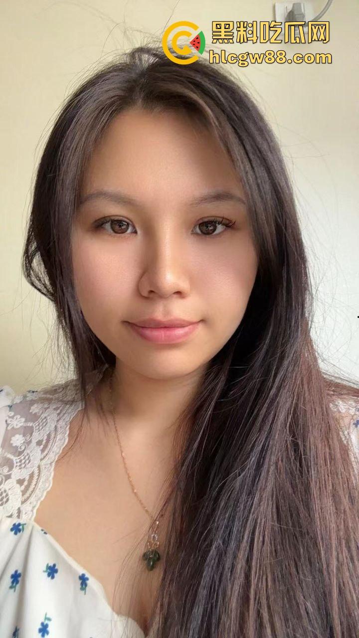 秦皇岛骚婊子【刘琳】约炮被炮友泄出，大奶晃成拨浪鼓，黑奶头硬邦邦，后入嫩屄水喷满腿！-1