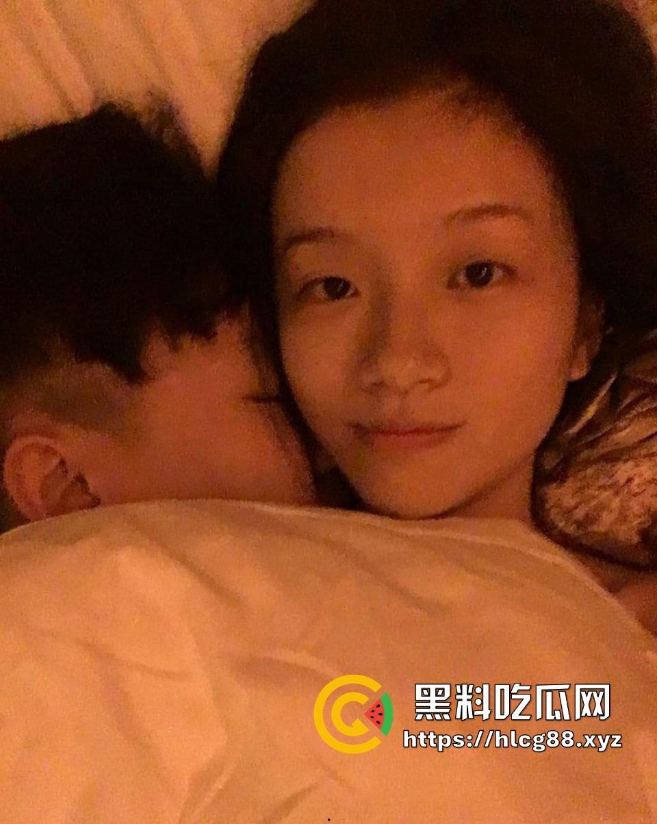 长沙开福区清纯少女【周薇苗】分手多年还忘不了她那Q弹大肉臀和馒头逼，骚货魅力真他妈大！-11