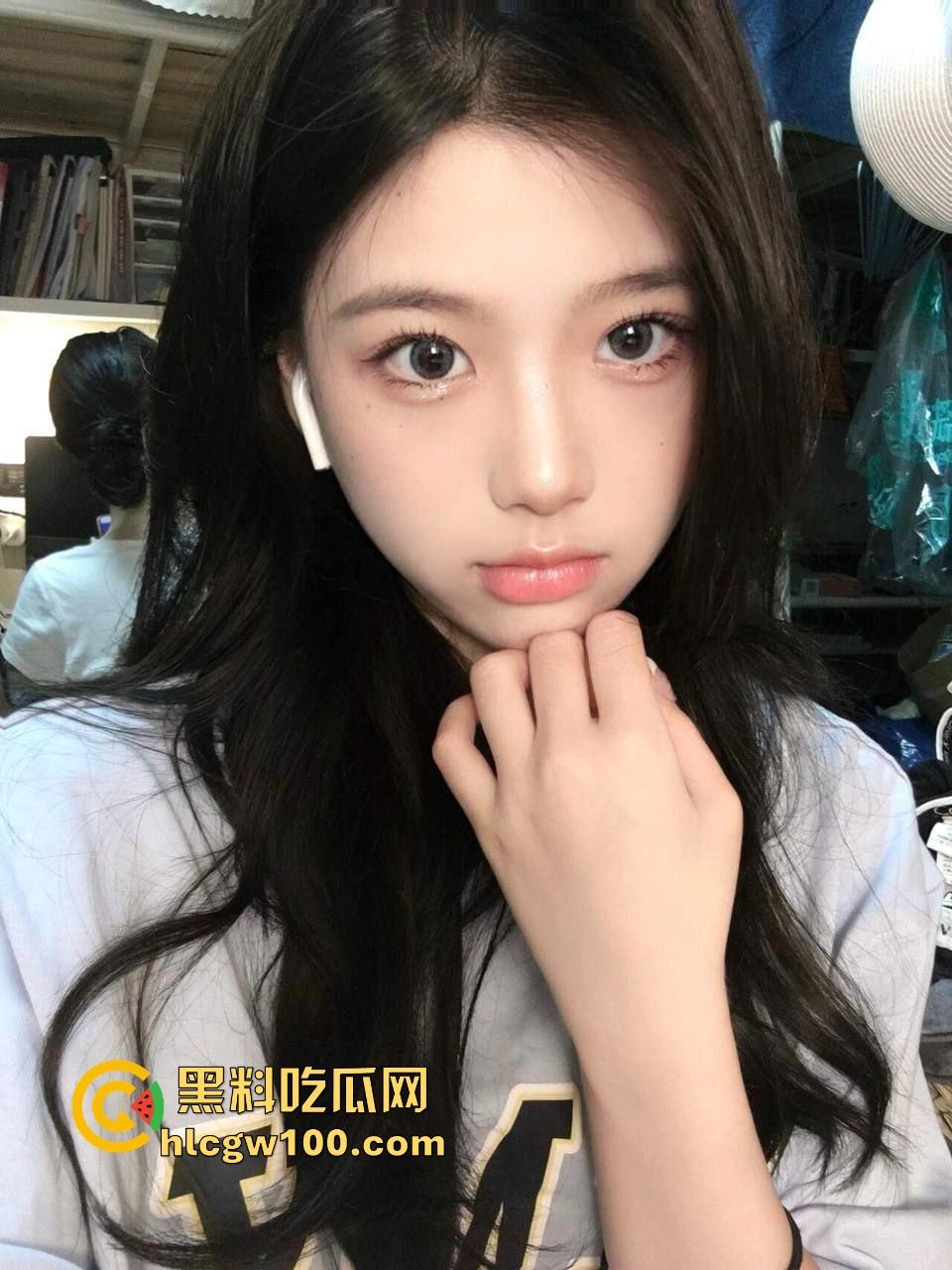 成都194肌肉猛男【碳水炸弹】暴力约炮性感御姐，爆操到子宫骚母狗浪叫连连，腹肌才是通行证，狼友快操练起来！-1