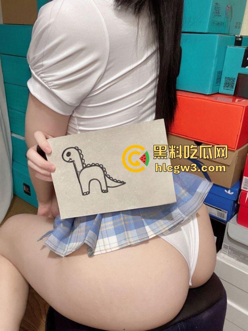 微博推特福利姬【暴力恐龙】露脸丝足大秀，被大哥拿下酒店爆操，女上位浪叫不止，卖福利照全为讨好大哥！-4