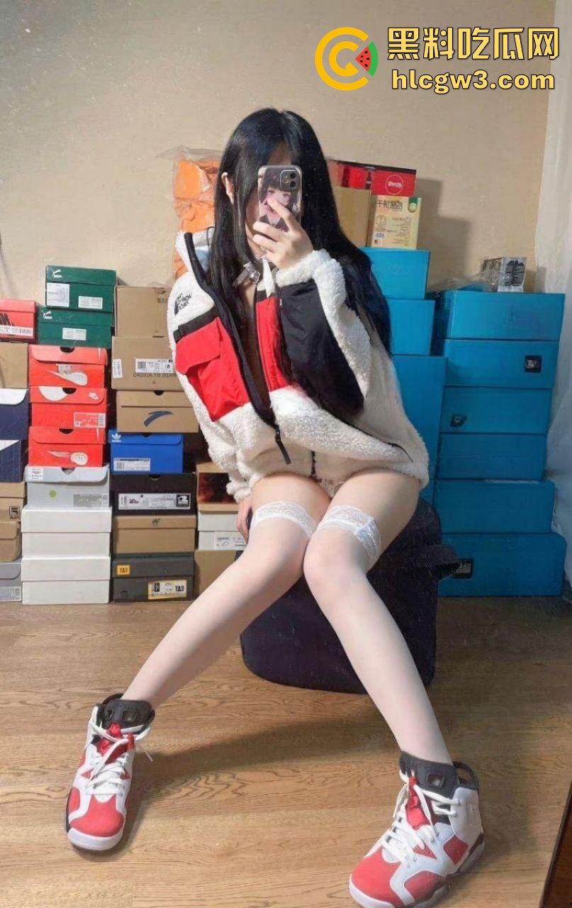 微博推特福利姬【暴力恐龙】露脸丝足大秀，被大哥拿下酒店爆操，女上位浪叫不止，卖福利照全为讨好大哥！-7