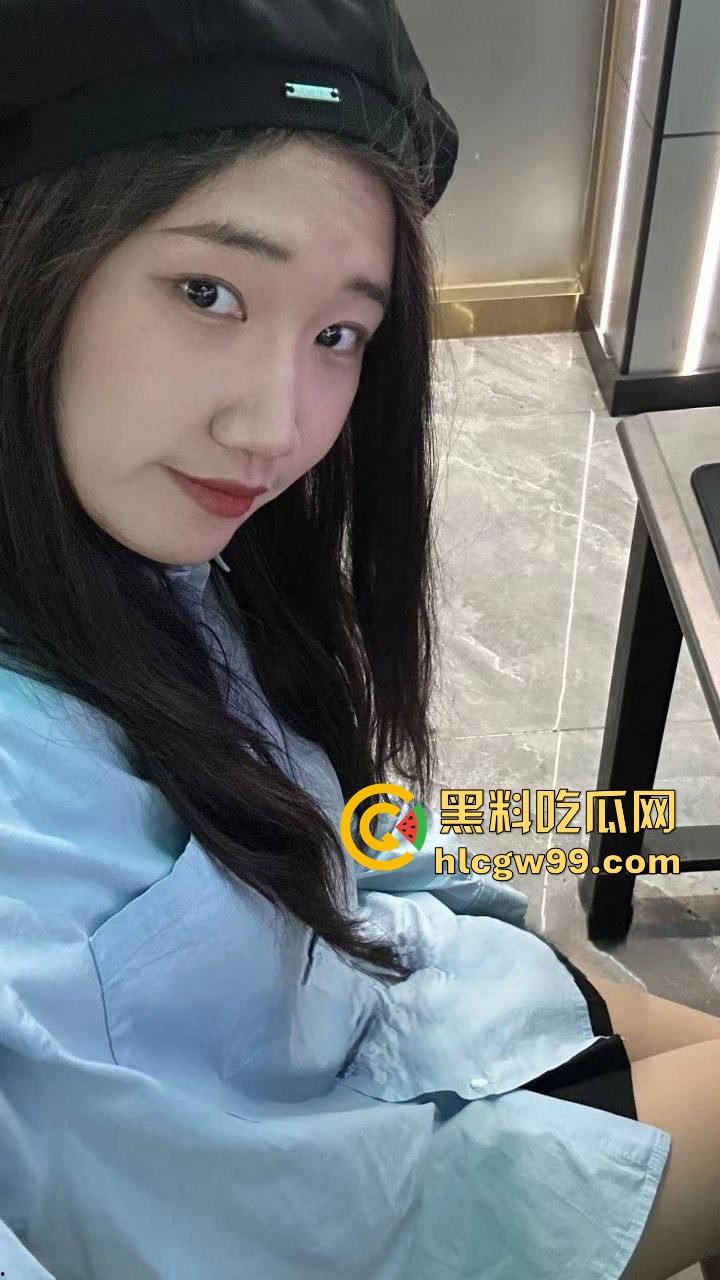 河北师大学生【周乃馨】被渣男PUA性爱视频曝光，三两句就掰开黑森林，骚逼一览无余！-1