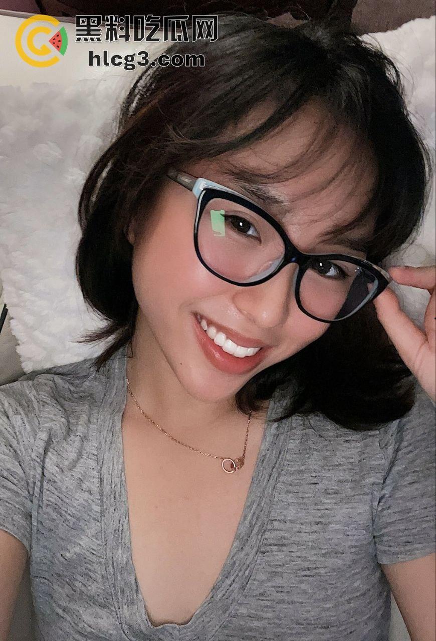 【极致诱惑】极品白嫩酮体任男主调教，无套内射场面火辣，引爆全网！-6