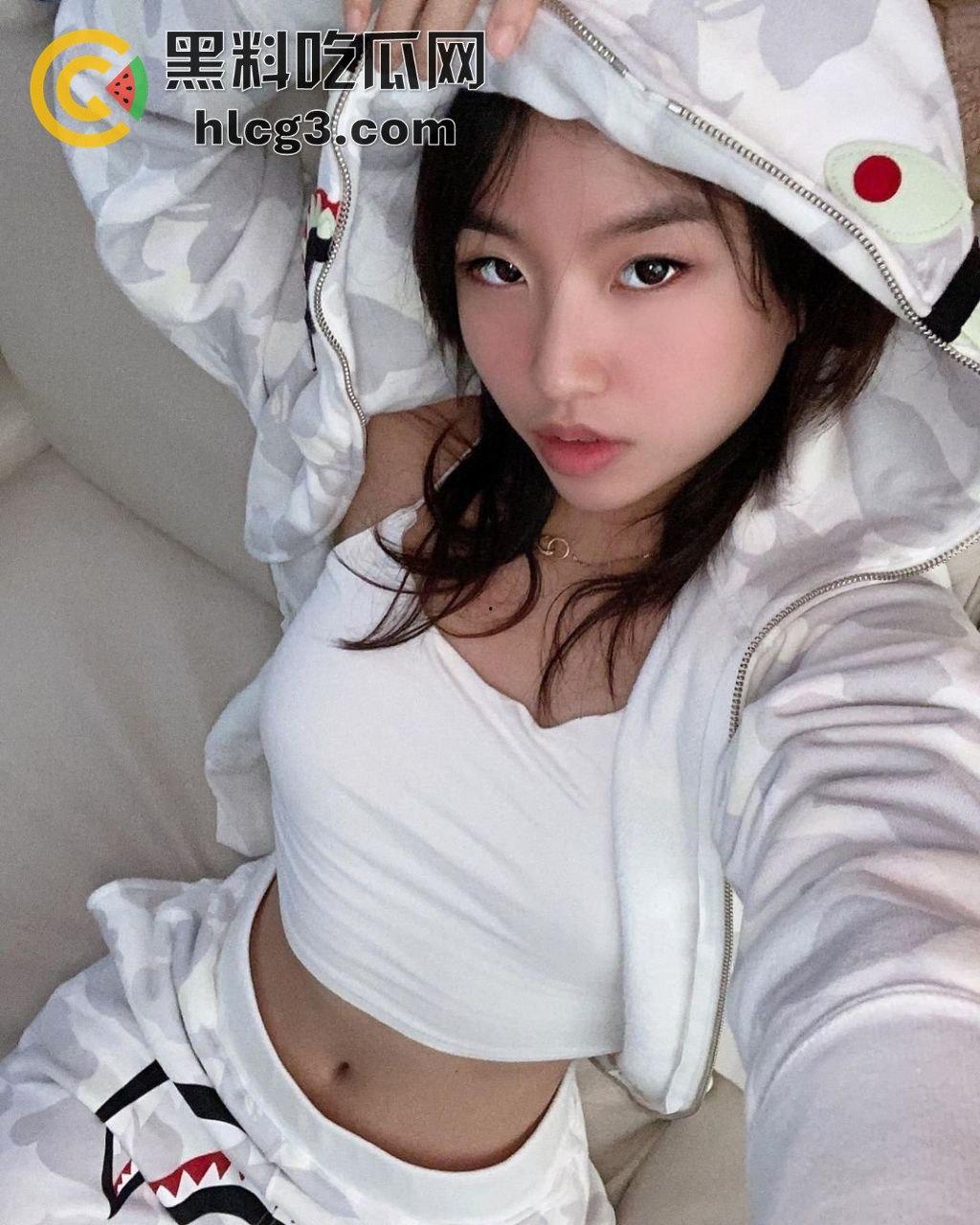 【极致诱惑】极品白嫩酮体任男主调教，无套内射场面火辣，引爆全网！-7