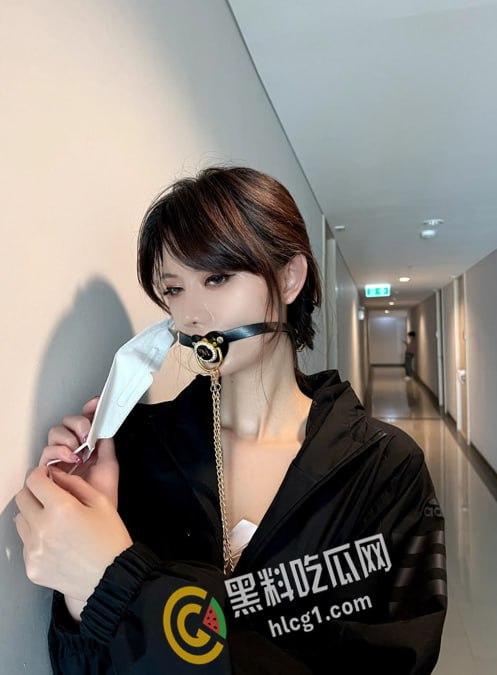 抖音阿朱 新作！到哪都是焦点的超级网红女神 性感网袜户外大胆开放-15