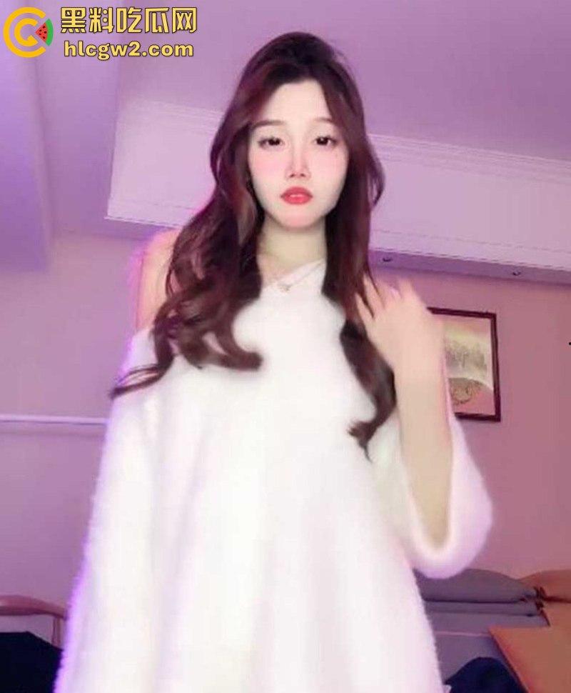 独家流出！网红福利姬【董小姐】放飞自我 美少女短裙全裸热舞 首次道具自慰流出白浆-1