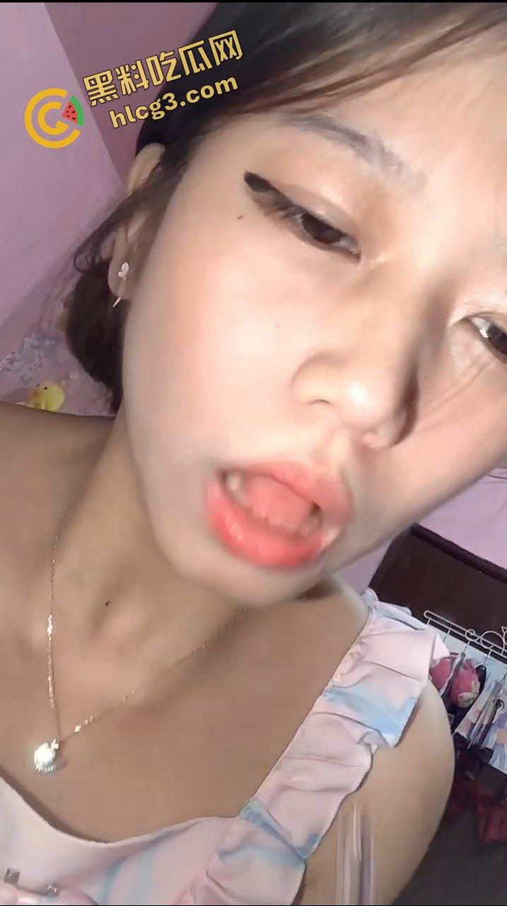 江西抚州无敌清纯高中生少女『李欢瑶』私底下超级骚贱 脱衣露奶露逼与在外清纯可爱形成鲜明对比 合集流出-10