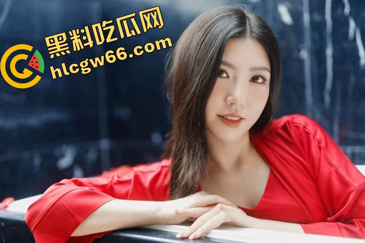 广州朋友新婚老婆【偷操黑人两年】嫩媳变黑屌母狗，逼松烂成洞还露脸浪叫，傻老公舔黑人剩饭爽翻天！-3