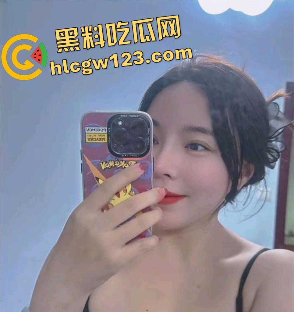 抖音健身网红【海洋之心】自慰被弟撞破，反倒和闺蜜献身丝袜乱伦成小骚狗，把弟弟榨傻了！-2