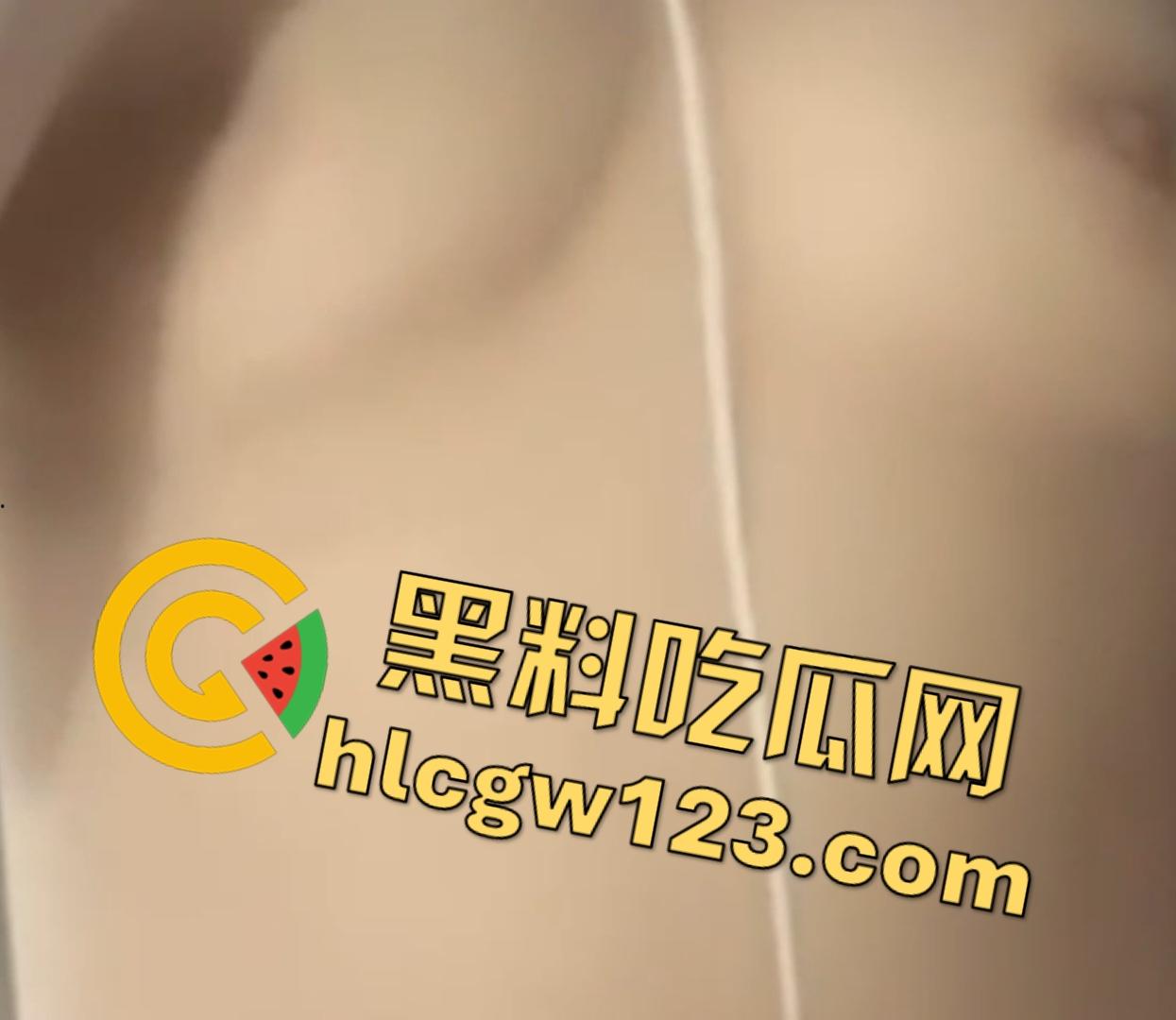 抖音健身网红【海洋之心】自慰被弟撞破，反倒和闺蜜献身丝袜乱伦成小骚狗，把弟弟榨傻了！-7