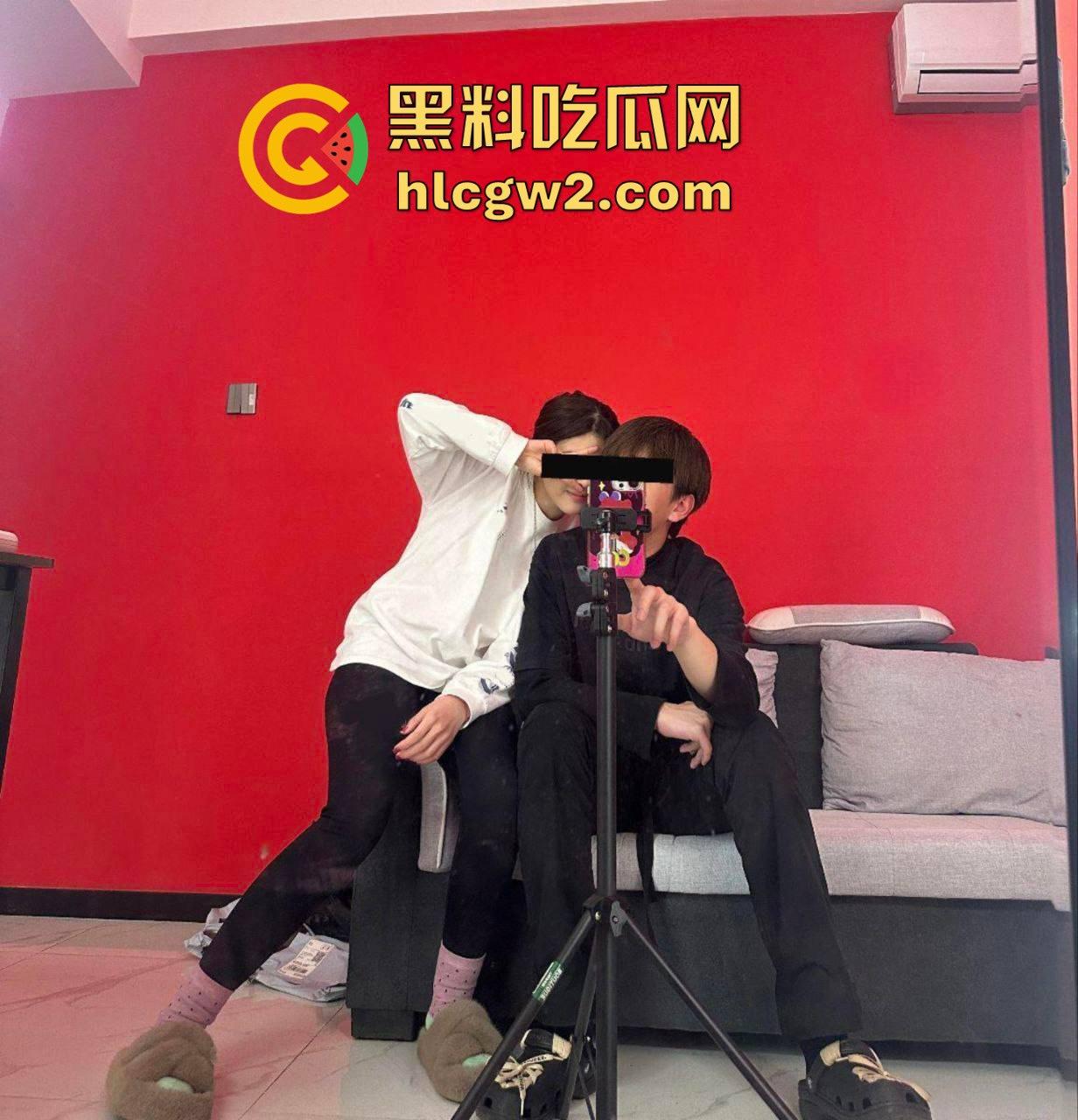 小美女【方雪儿】乖巧听话成大佬小母狗！制服口交、眼罩蒙住被各种姿势爆插嫩穴，骚到舒服死！-4