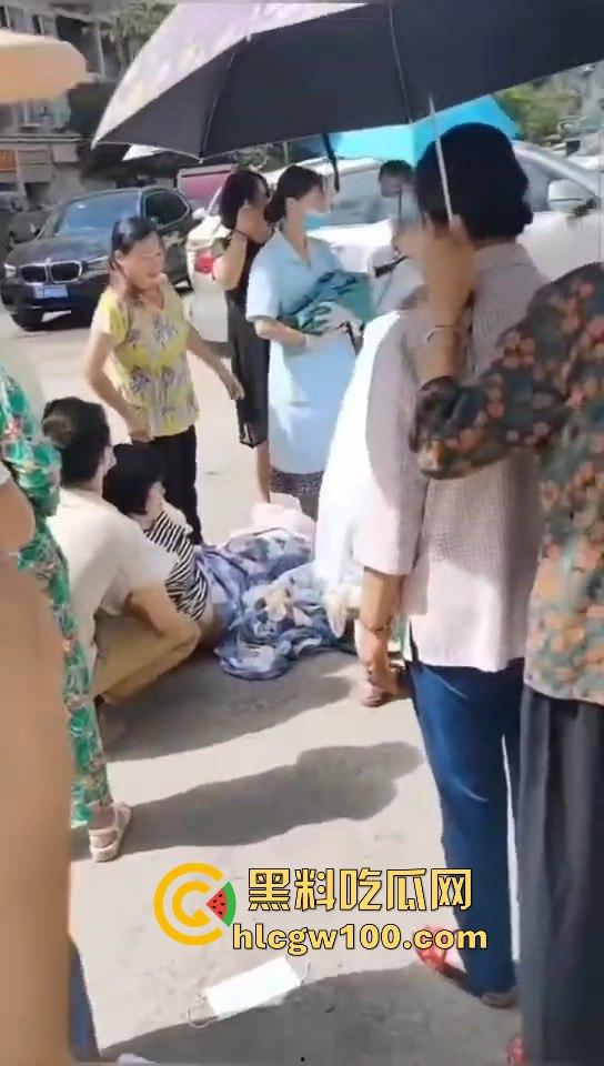 海南孕妇突然临产，围观群众路人见其纷纷帮忙，孩子顺利出生！！！-9