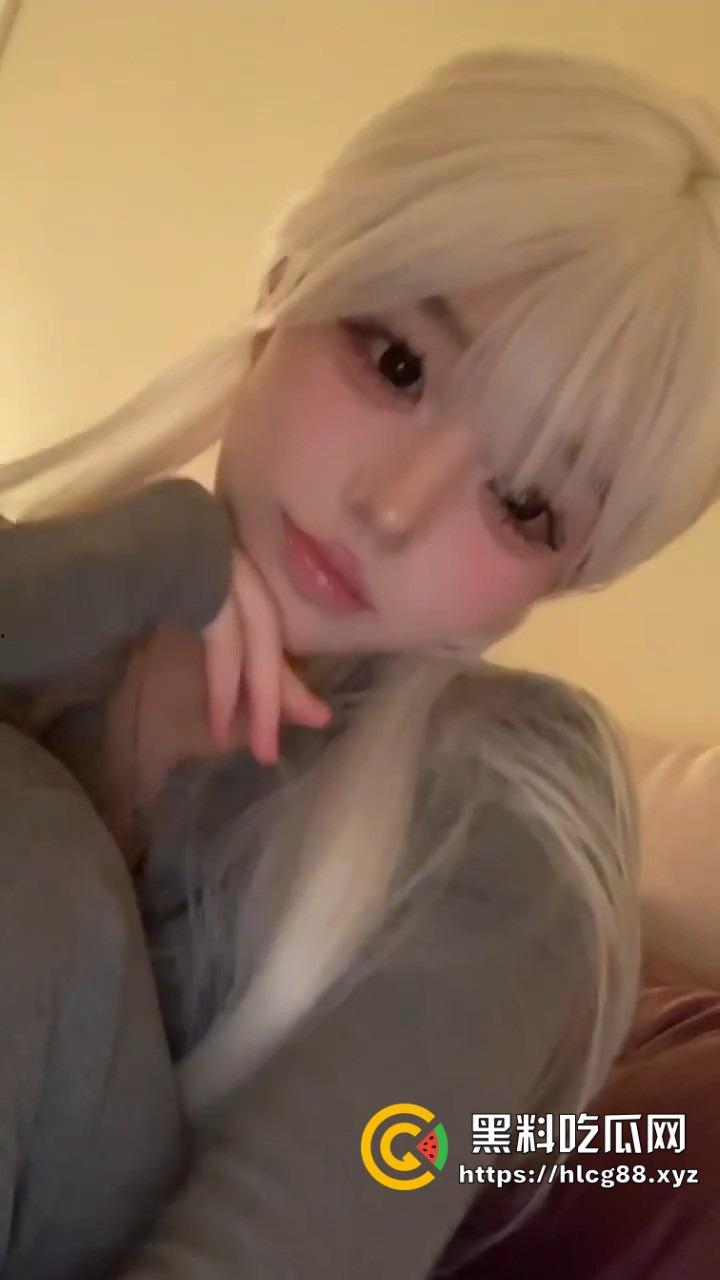 抖音美少女【鳗鱼mumu】推特卖逼，真名胡雯丽江西贱货背着男友收门槛裸聊，亲爹猥亵变态瘾曝光！-11