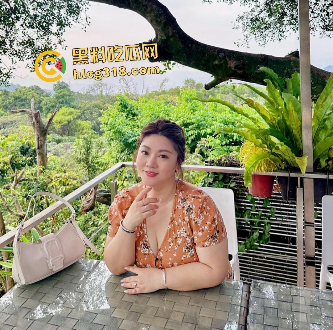 性爱伟大主题人与兽！灰丝肥臀熟女被拉布拉多猛操，不仅吃得多射的也多，射完后还清理残留精液！-1