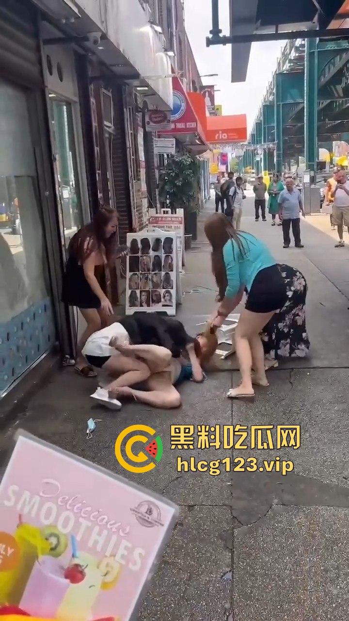 纽约华人区站街女为抢客户互殴，白天华人打晚上洋马拼，唐人街的行情卷成这样了？-6