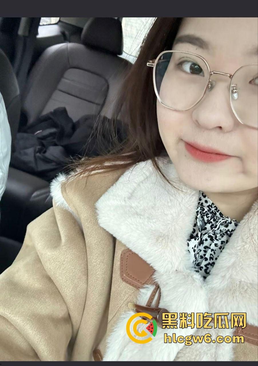 安徽大三母狗【曲婷】骚翻天，网友爆料异地裸聊骚话不断，见面就洗澡开干，骚到无法招架！-2