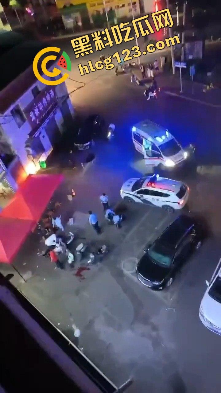 平顶山惊现街头悲剧！宝丰县老汽车站门前情杀，疑似因妻子出轨！-4