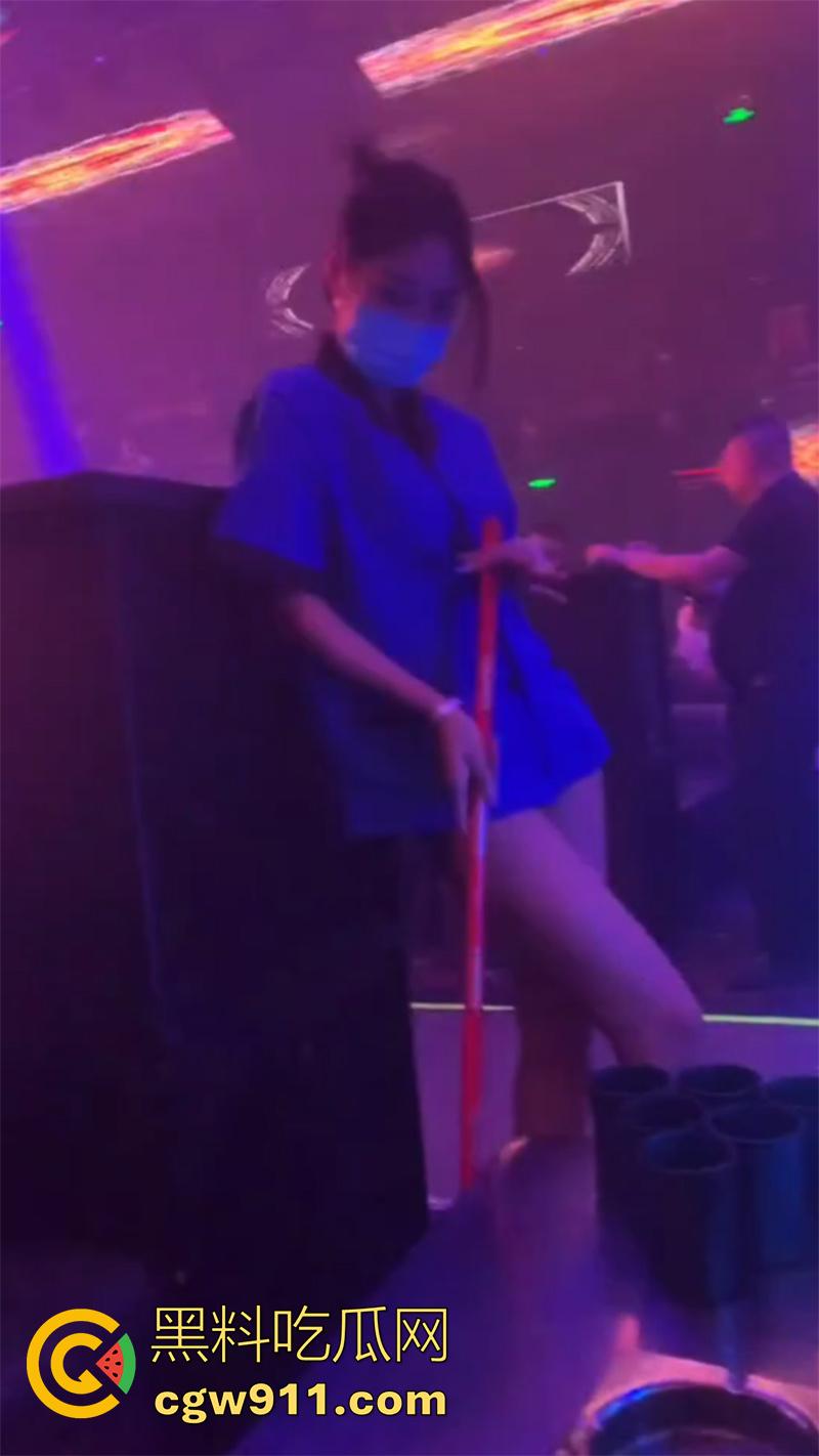 穷人女神富人母狗，有钱人的精彩夜生活，酒吧性感DJ和dancer，被大哥带走各种操，这生活真让人羡慕啊！-13