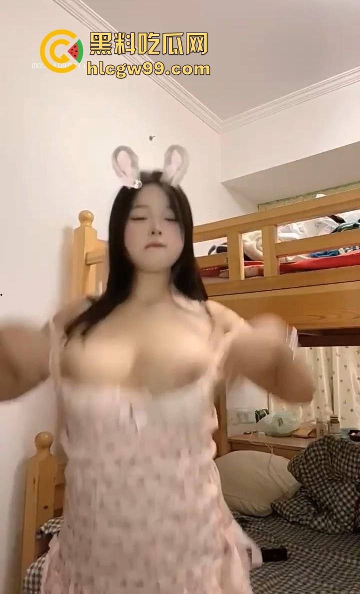抖音巨乳尤物【兔子吖】丰满身材极品嫩妹，热舞甩奶性感至极，这豪乳真的大，先射为敬！-10