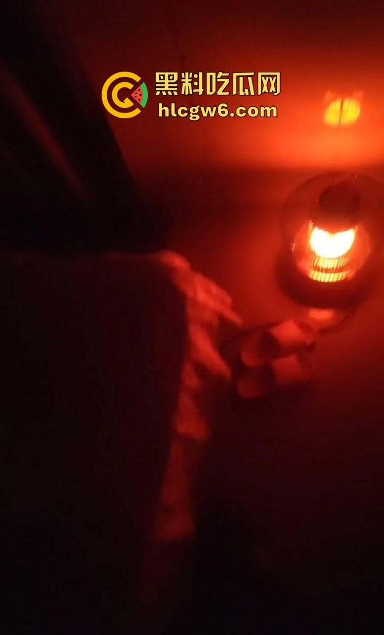 嫖娼遇十级美颜翻车实录 照片上是仙女 现实除了逼一样是逼货全不对板，灯一关哥们硬着头皮就开草！-7