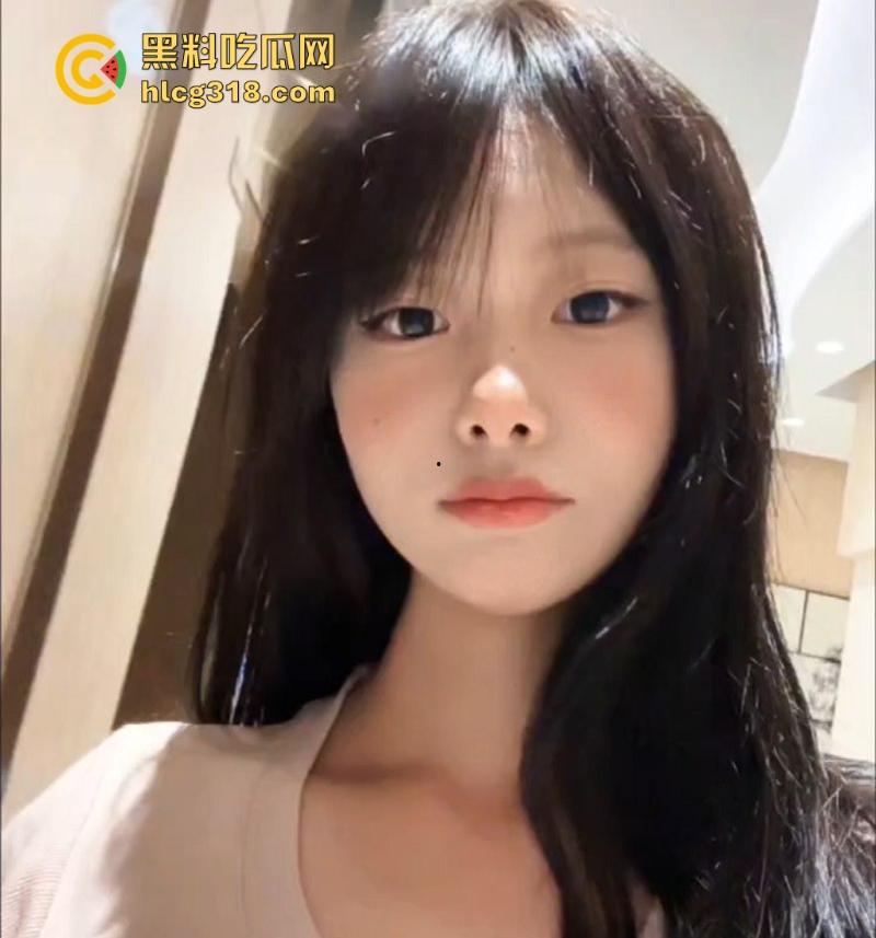 常州艺术学院学妹【樊语】约炮视频曝光！近距离欣赏美胸嫩鲍，露脸性爱镜头让人爱不释手！-1