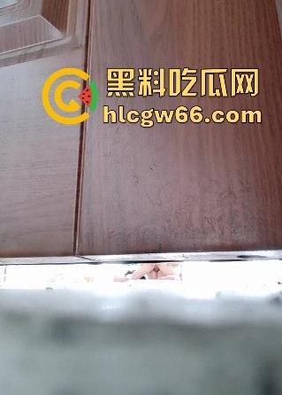 广东遂溪县高中艺术楼惊现女声淫叫 门下偷拍高三情侣光腚野战 视频流出引爆校园！-10