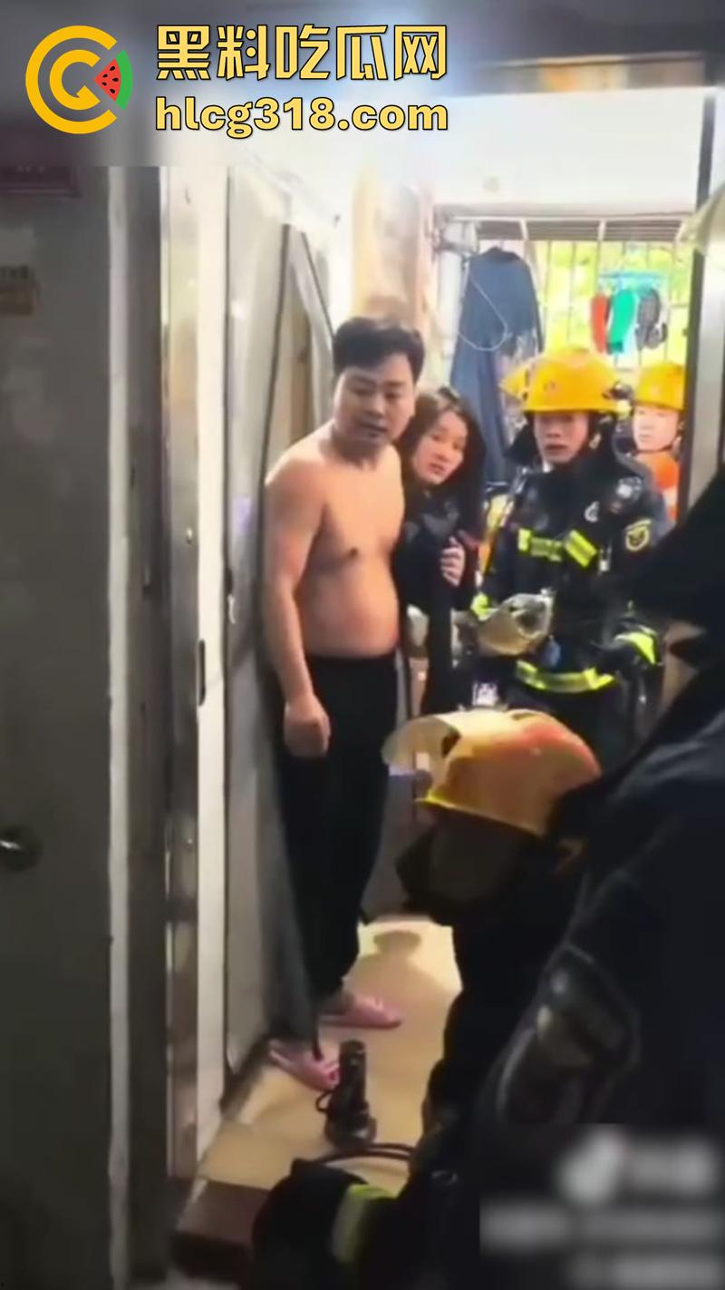她嘴里的救命很可能是爽翻了，楼下女人大喊救命，邻居拨打119，消防员破门而入竟看到精彩一幕！-8