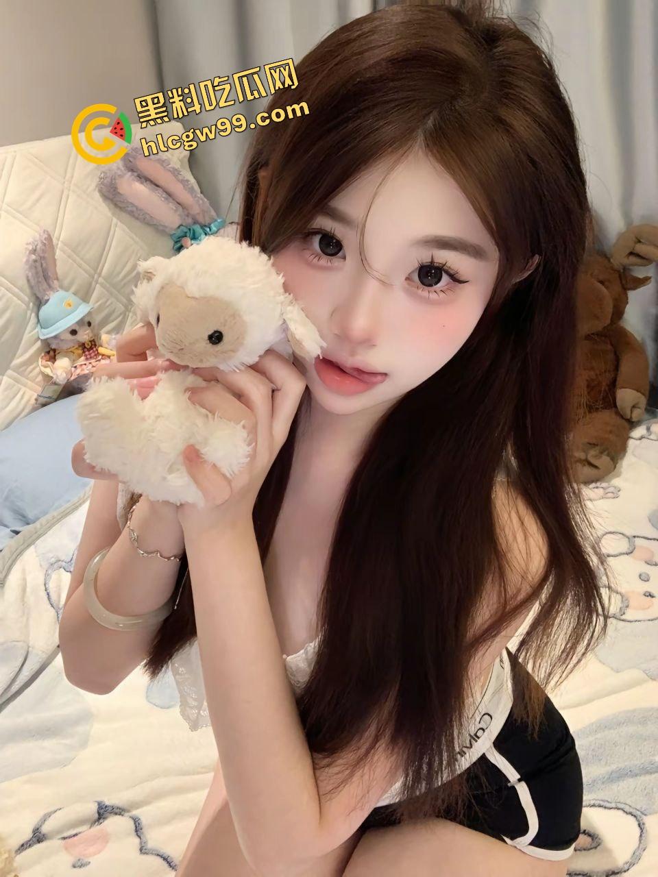 西安极品八字奶母狗【袁慧敏】私拍美奶诱惑视频供金主，酒店后入撞击大骚臀淫叫！独家曝光流出！-1