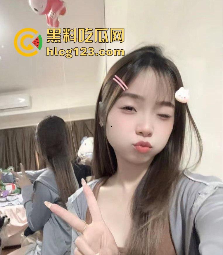 河南开封职业学院女大学生秦雯路裸聊视频流出！尺度爆表，小穴美乳惹火画面曝光！-4