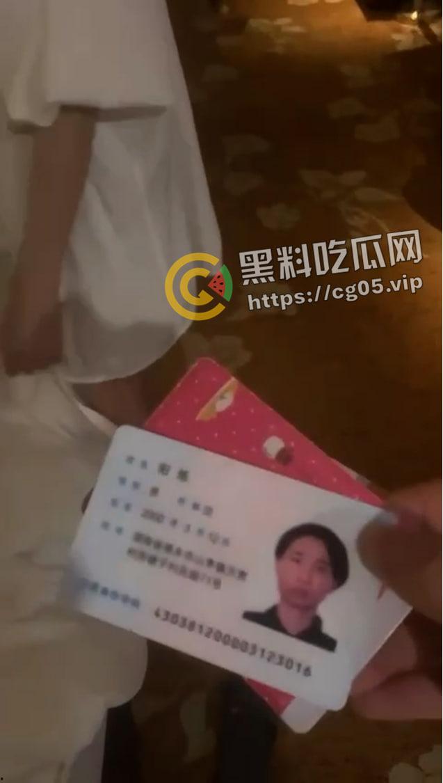 约炮约到大屌萌妹！一摸比自己都大 差点走旱路 气的好兄弟直骂人-9