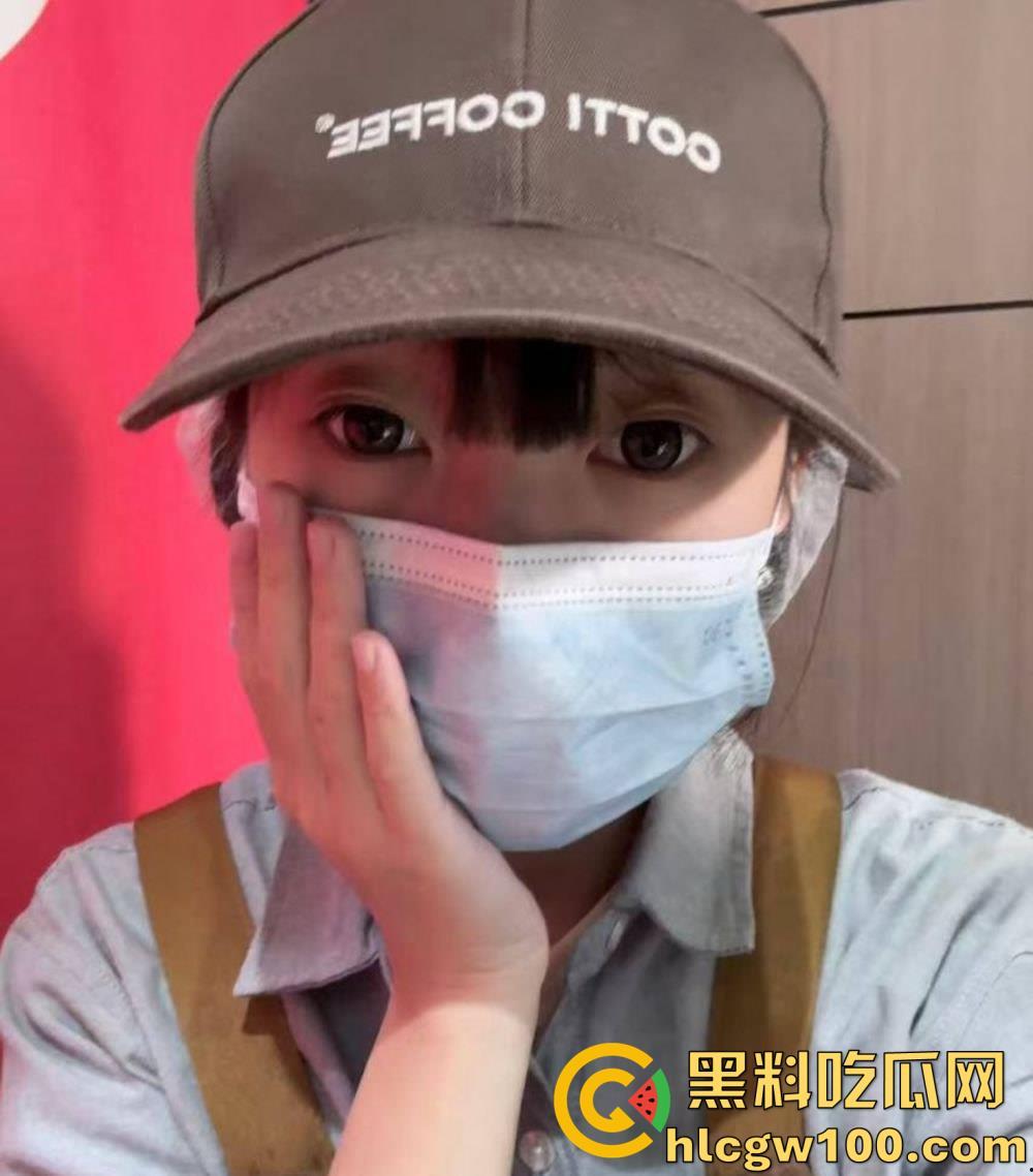 湖北19岁反差精神小妹【邵丽燏】被土豪大肆网调视频曝光，给主人拍内裤拍逼完成任务！-7