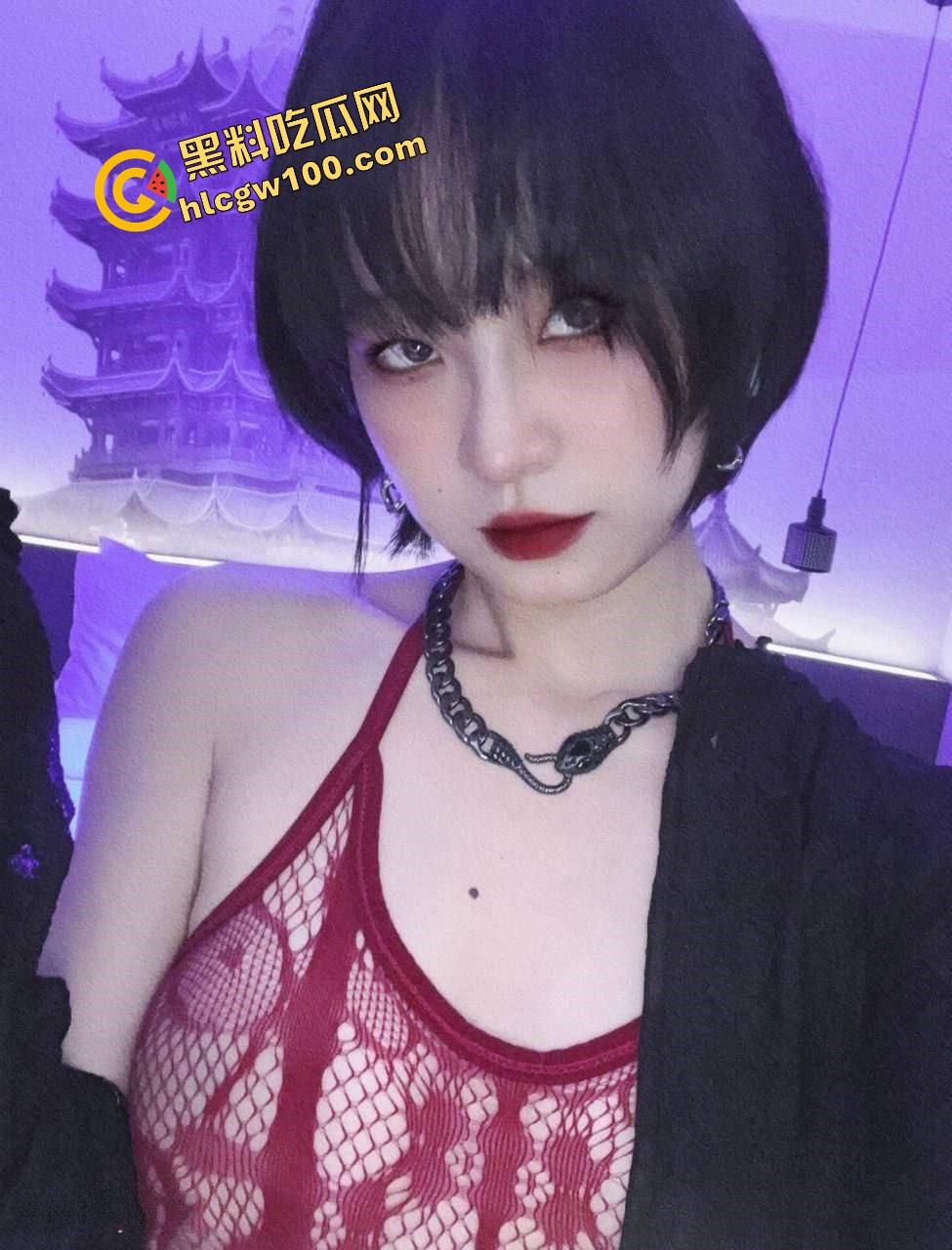 湖北美术学院爱cos的精神妹【林允怡】情趣渔网各种诱惑榨精，后怼撞击炮台骚贱淫叫！独家曝光流出！-4