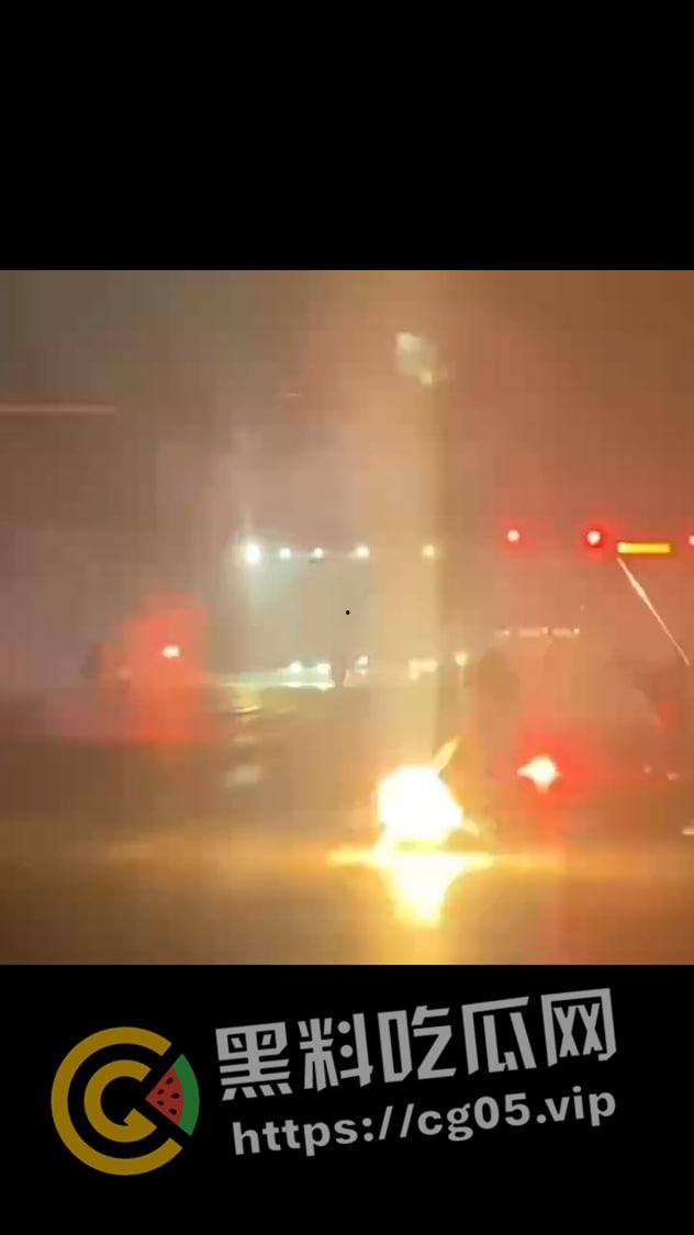 山东精神小伙深夜械斗 烟花当炸弹 大砍刀轮番上阵 最后惊动特警抓捕-3