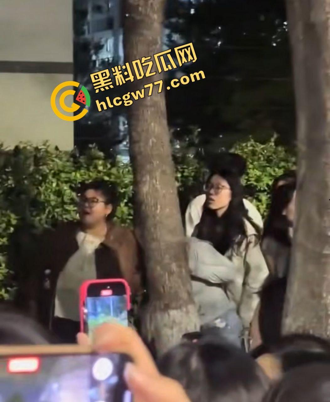 昨晚宣城高中楼下惊天大瓜！纯情男被嫌痘脸甩，闺蜜推新欢，哭瘫宿舍楼下成青春疼痛神剧！-2