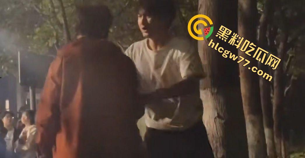 昨晚宣城高中楼下惊天大瓜！纯情男被嫌痘脸甩，闺蜜推新欢，哭瘫宿舍楼下成青春疼痛神剧！-7