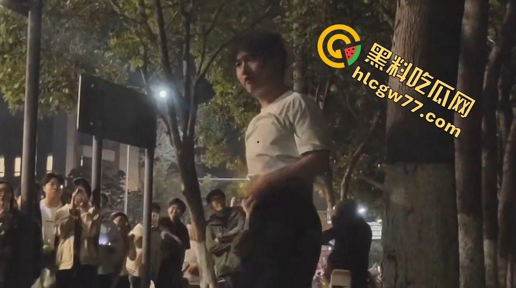 昨晚宣城高中楼下惊天大瓜！纯情男被嫌痘脸甩，闺蜜推新欢，哭瘫宿舍楼下成青春疼痛神剧！-8