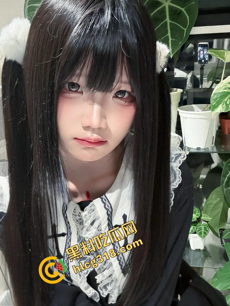 抖音『野餐兔』直播间装甜妹，推特上当炮机，一边卖逼一边装纯，割韭菜割到脸都不要了！-6