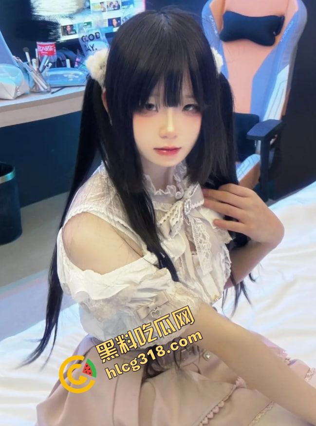 抖音『野餐兔』直播间装甜妹，推特上当炮机，一边卖逼一边装纯，割韭菜割到脸都不要了！-7